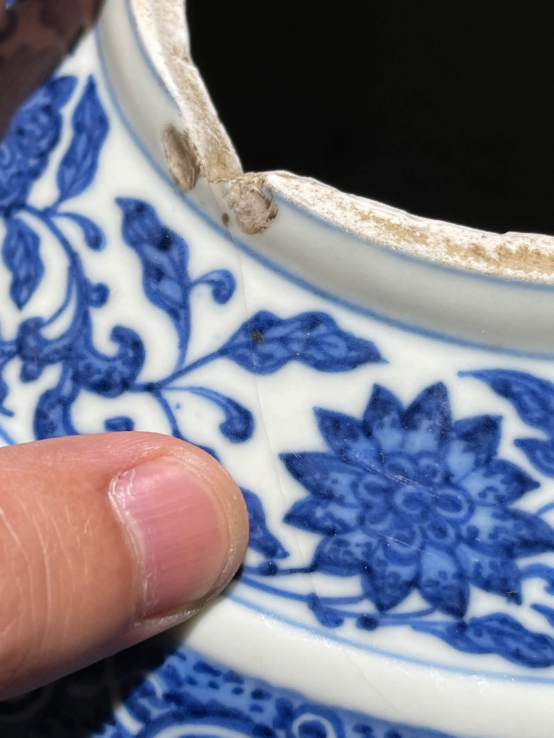 清乾隆 青花缠枝莲纹赏瓶 - 图14