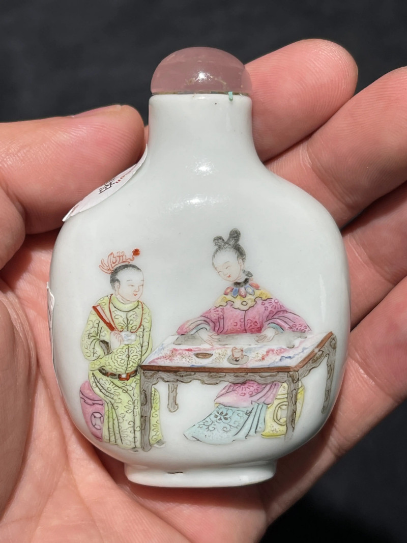 清道光 粉彩人物故事纹鼻烟壶 - 图2