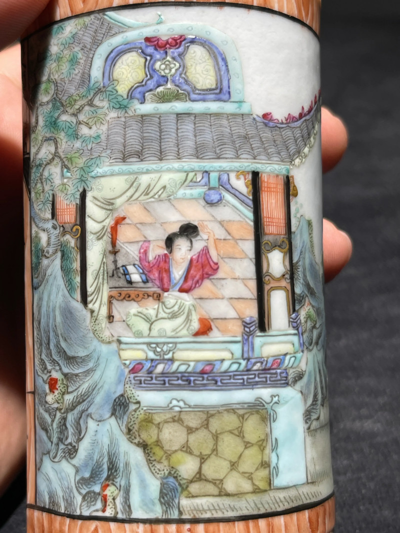 民国 “彤云山房”款粉彩人物纹书卷形笔筒 - 图6