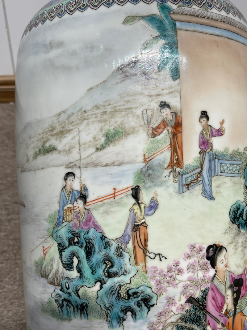 民国 熊晓峰画粉彩金陵十二钗纹大灯笼瓶 - 图6