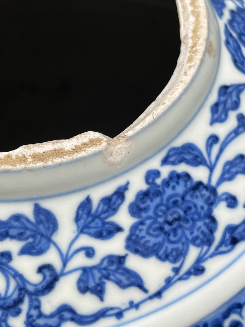 清乾隆 青花缠枝莲纹赏瓶 - 图15