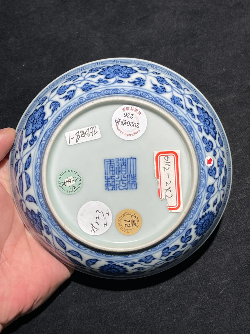 清道光 青花缠枝莲纹盘一对 - 图5
