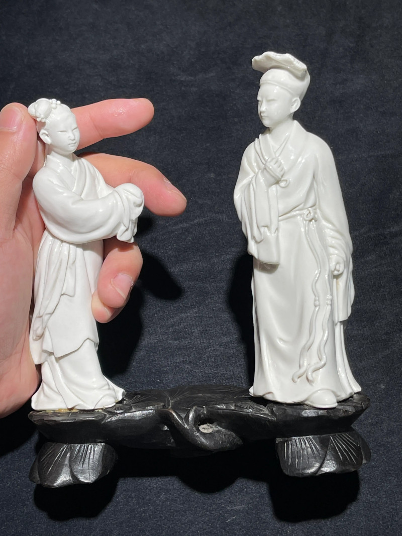 清中期 德化白釉人物瓷塑一对 - 图2