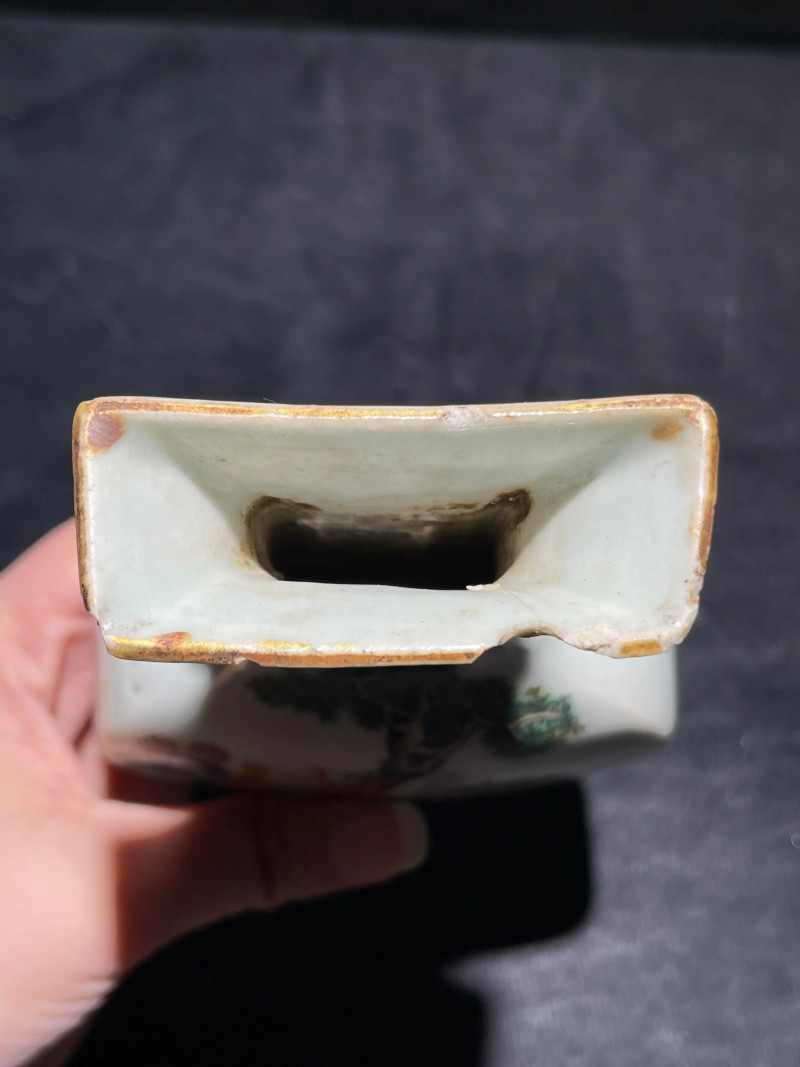 清乾隆 粉彩人物纹壁瓶一对 - 图7