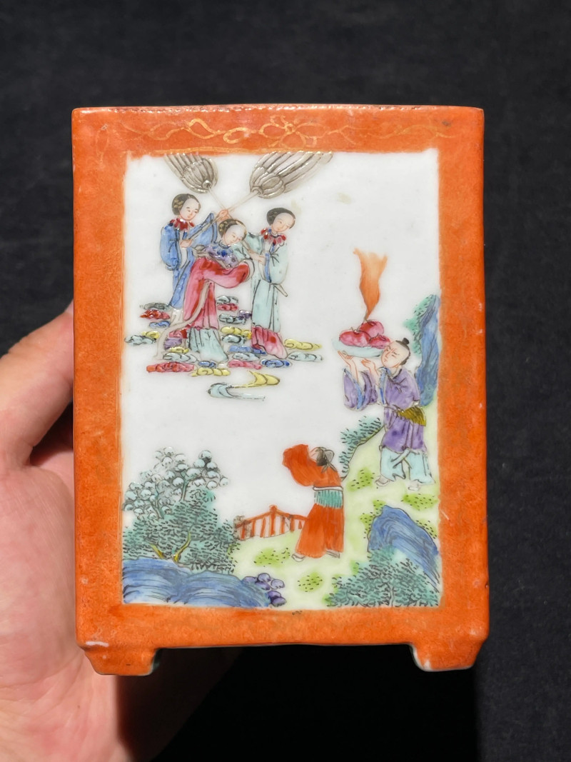 清嘉庆 粉彩神仙人物纹笔筒 - 图5