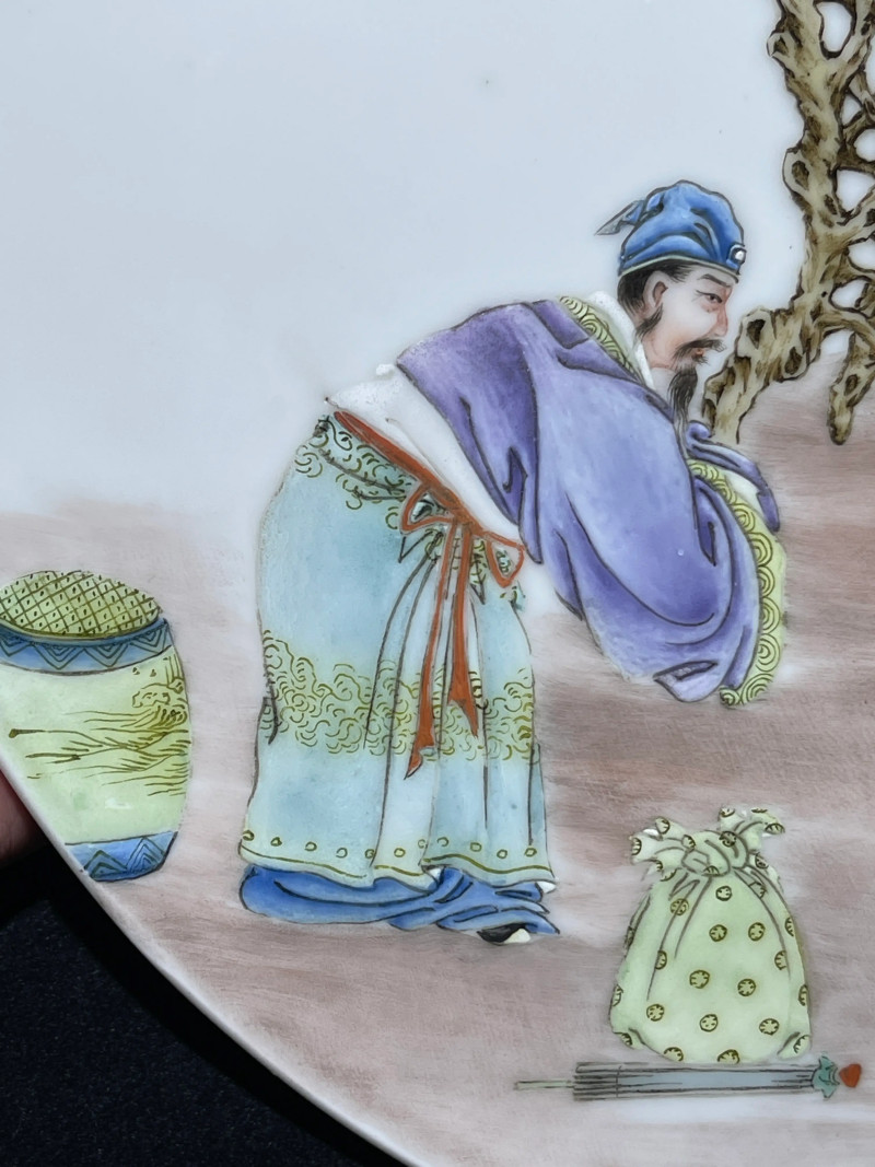 民国 曾福庆画粉彩弃官寻母纹盘 - 图7