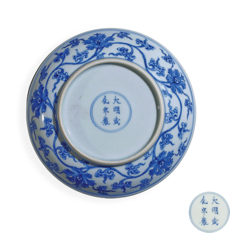 清雍正 仿成窑青花缠枝花卉纹盘