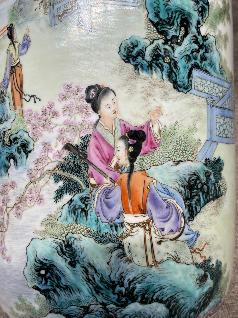 民国 熊晓峰画粉彩金陵十二钗纹大灯笼瓶 - 图7