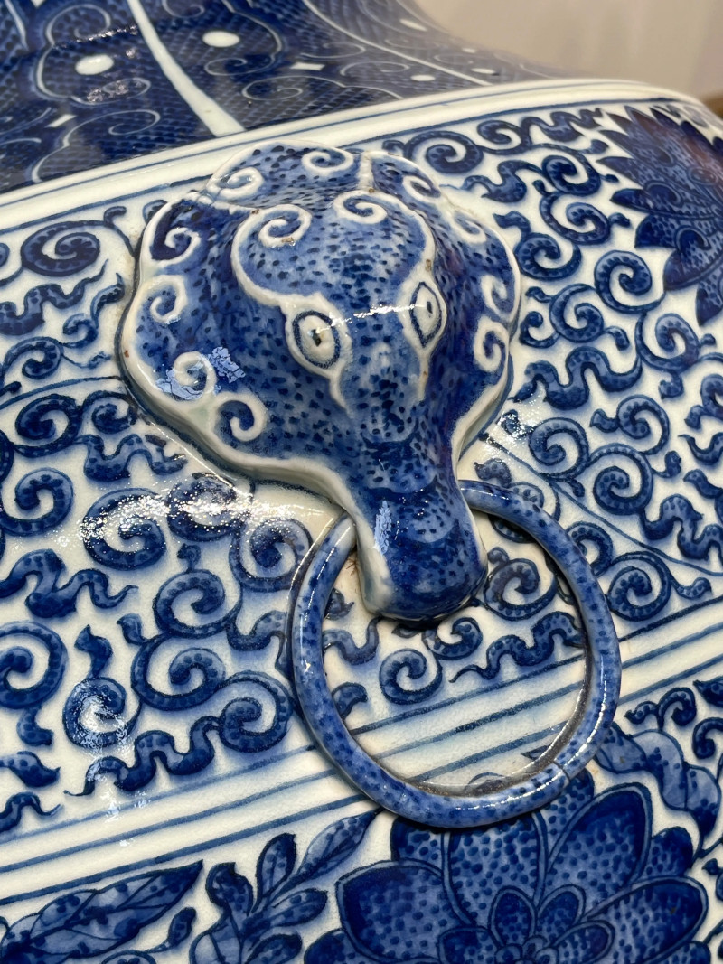 清晚期 仿乾隆青花缠枝莲纹大铺首尊 - 图7