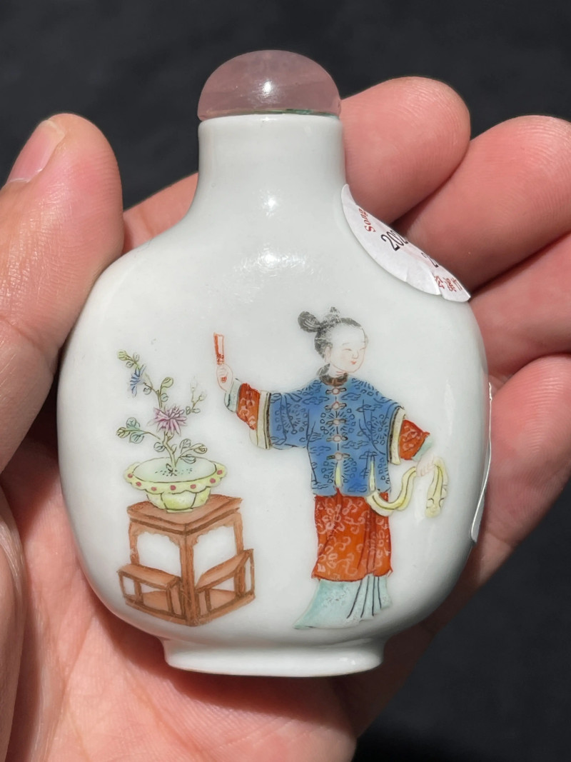 清道光 粉彩人物故事纹鼻烟壶 - 图4