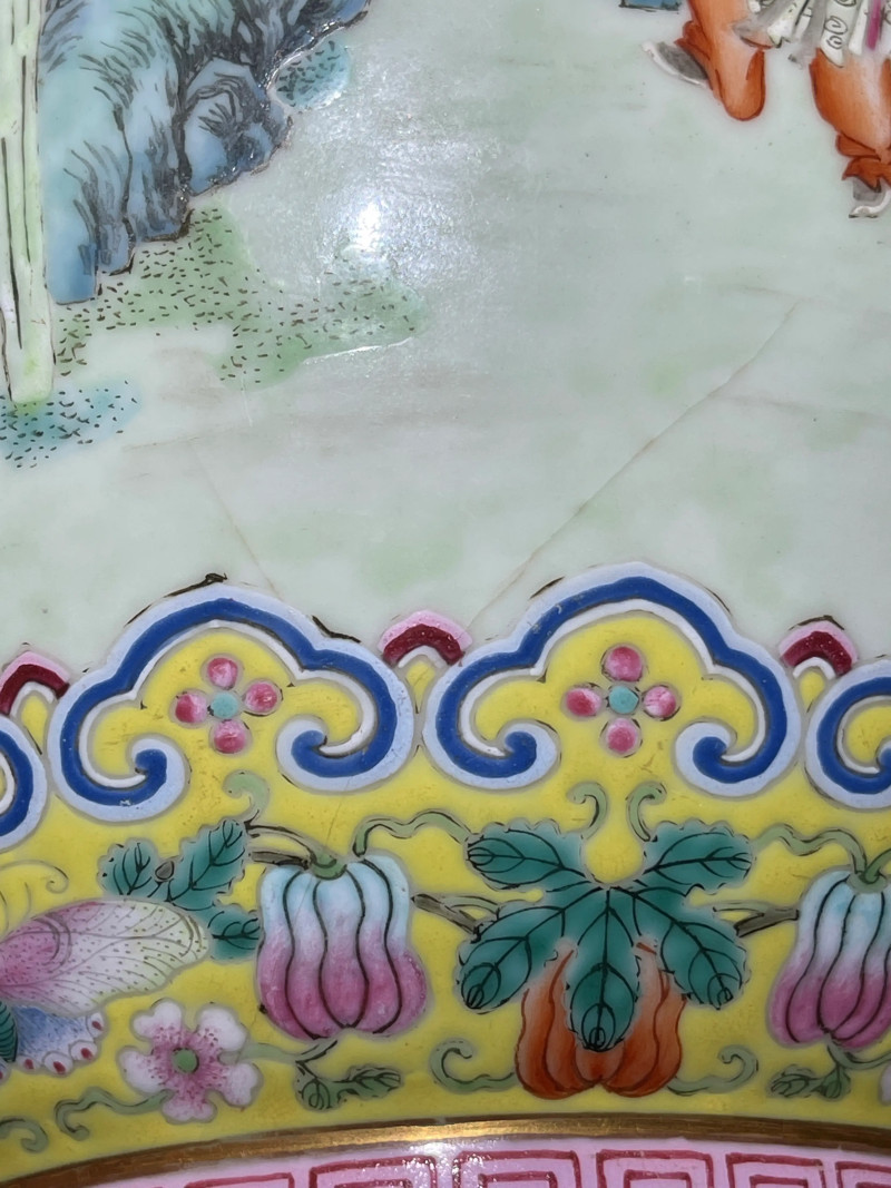 清嘉庆 粉彩婴戏纹瓶 - 图23