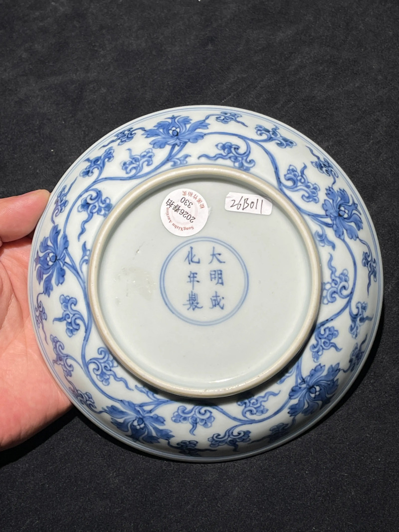 清雍正 仿成窑青花缠枝花卉纹盘 - 图2