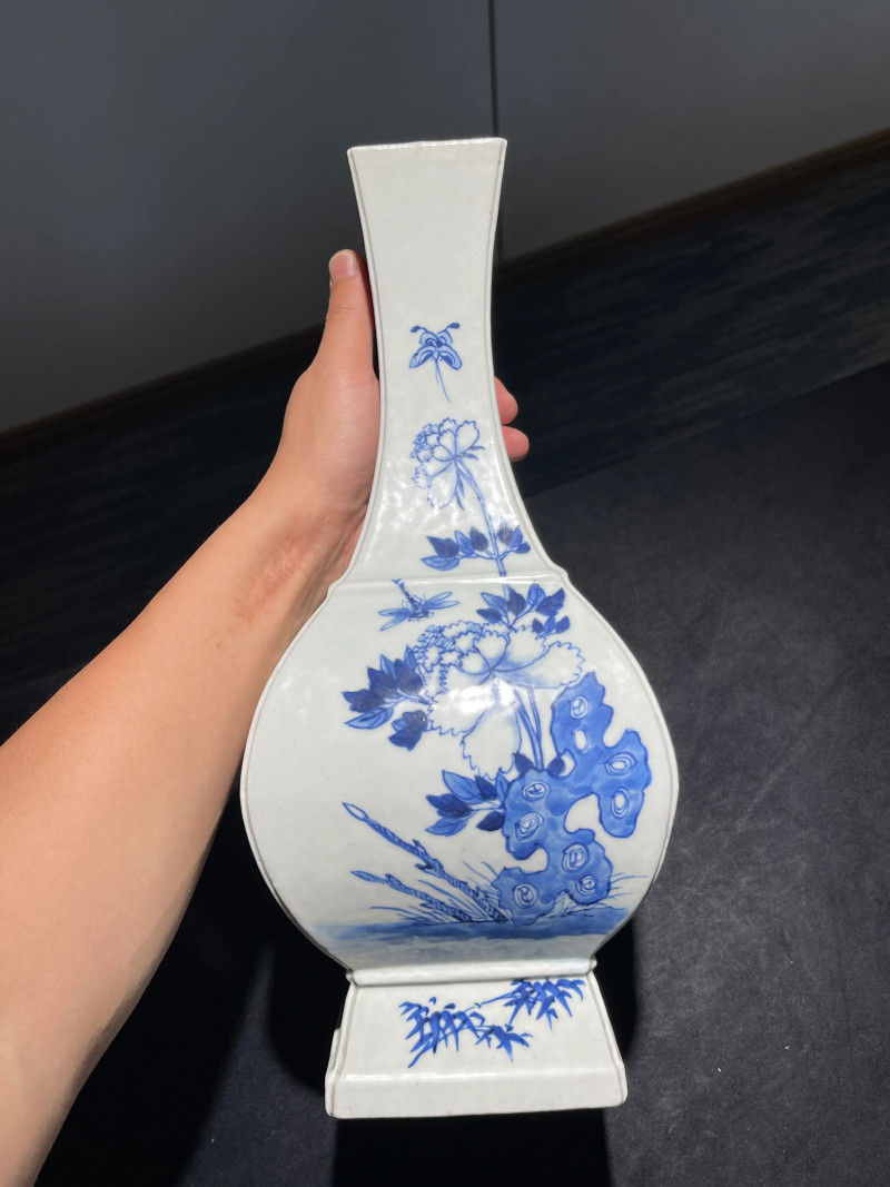 清中期 青花人物纹方瓶一对 - 图4