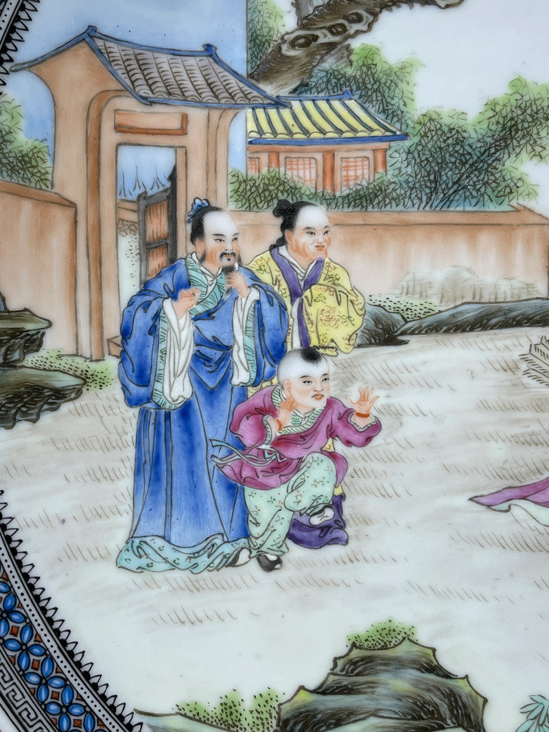 民国 粉彩木兰从军图大盘一对 - 图3