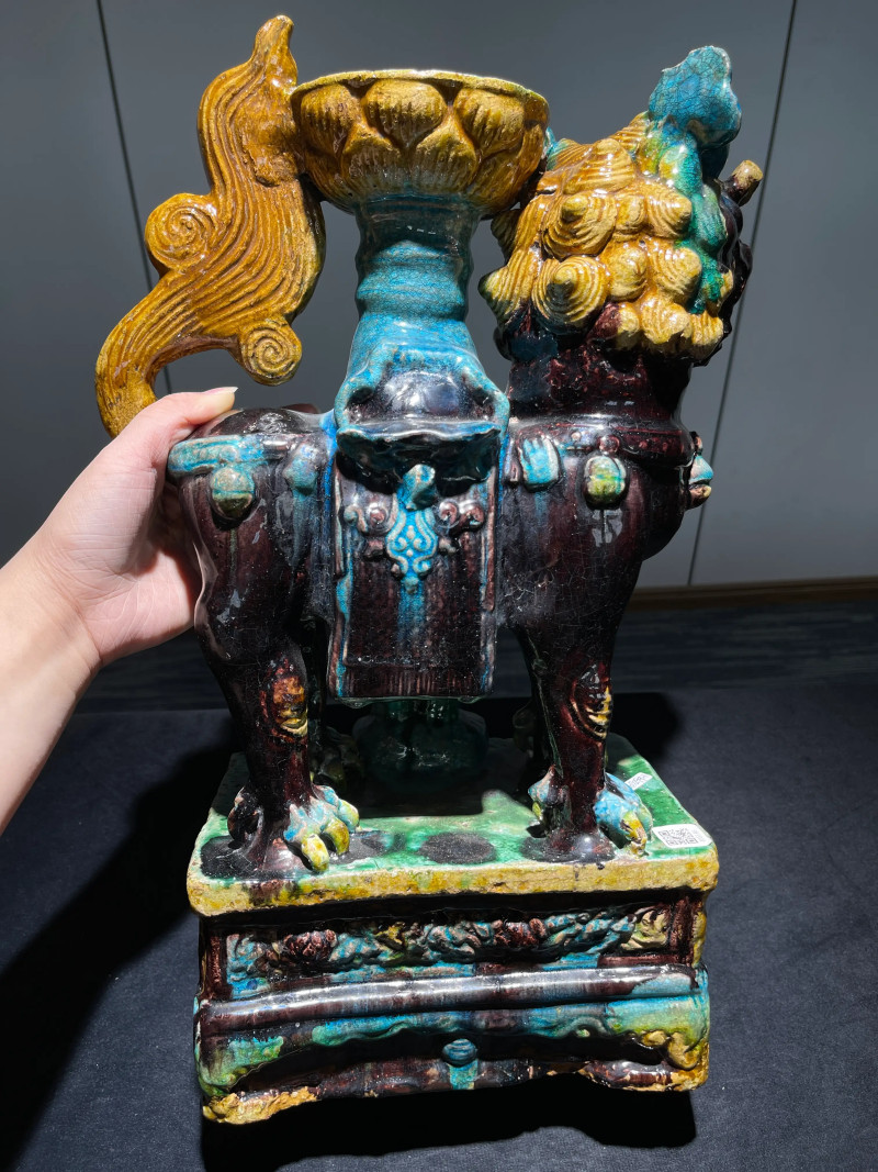 明代 珐华彩瑞兽形烛台一对 - 图3