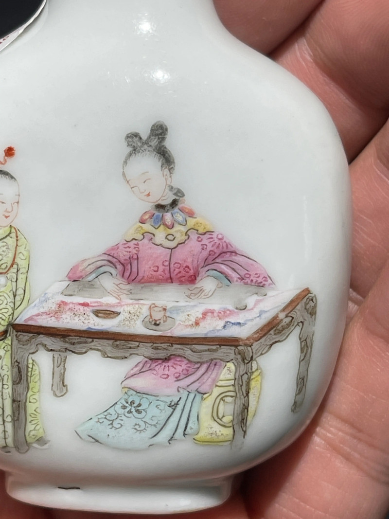 清道光 粉彩人物故事纹鼻烟壶 - 图5