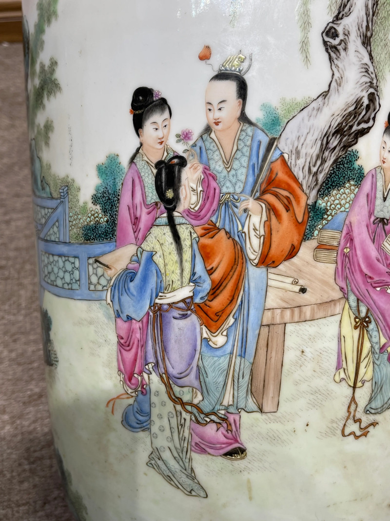 民国 熊晓峰画粉彩金陵十二钗纹大灯笼瓶 - 图8