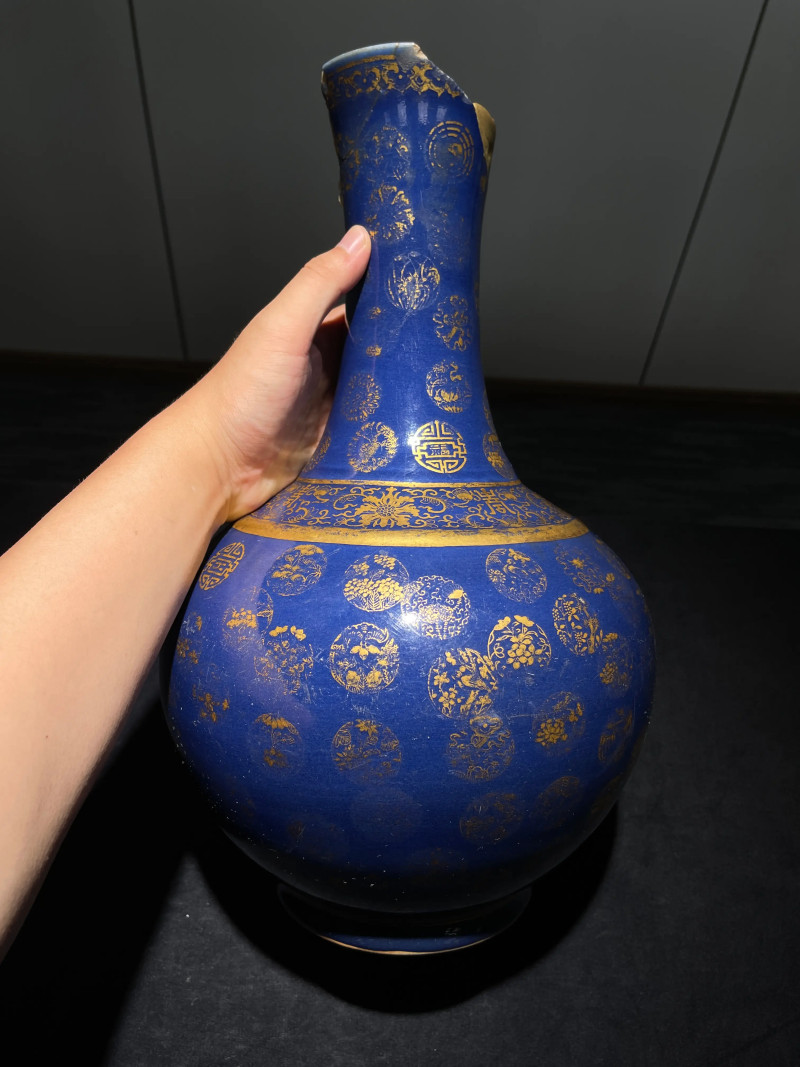 清光绪 祭蓝描金皮球花纹赏瓶 - 图3