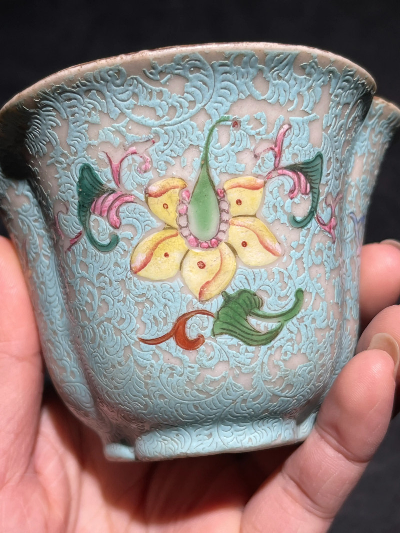 清乾隆 绿地扎道粉彩花卉纹海棠杯 - 图5