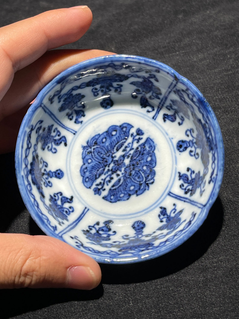 清早期 青花内花蝶外五福纹小碟一对 - 图13