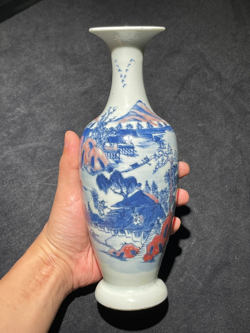 清晚期 青花釉里红山水纹柳叶瓶 - 图2