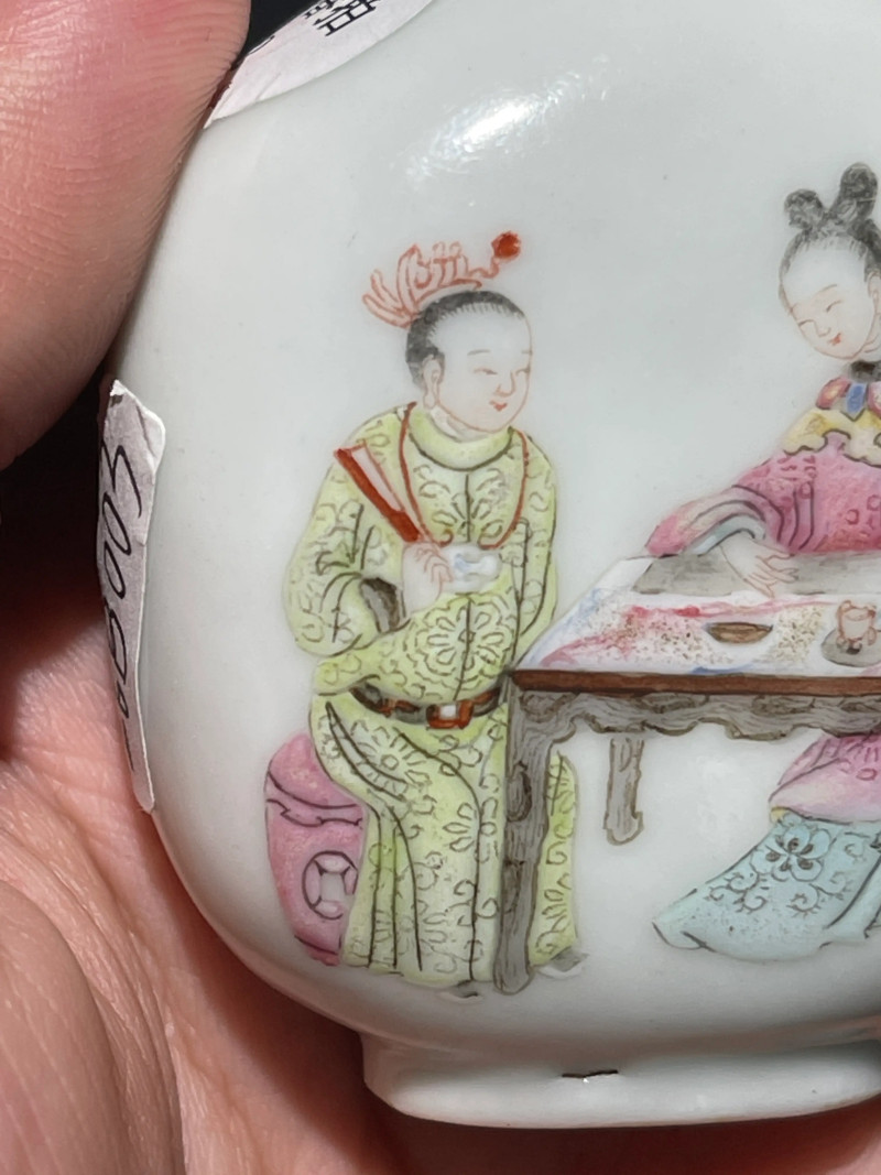 清道光 粉彩人物故事纹鼻烟壶 - 图6