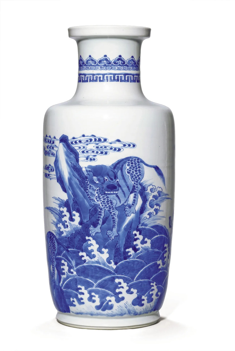 清康熙 青花海水瑞兽纹棒槌瓶