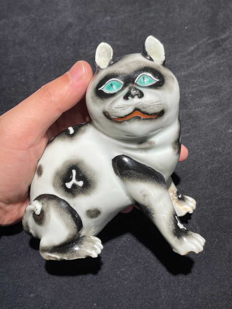 清乾隆 粉彩猫形瓷塑一对 - 图12