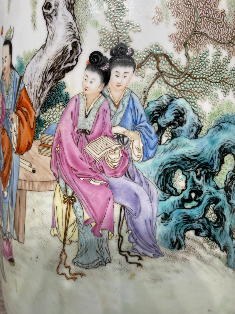 民国 熊晓峰画粉彩金陵十二钗纹大灯笼瓶 - 图9