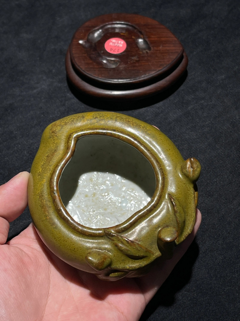 清中期 茶叶末釉桃形水盂 - 图2