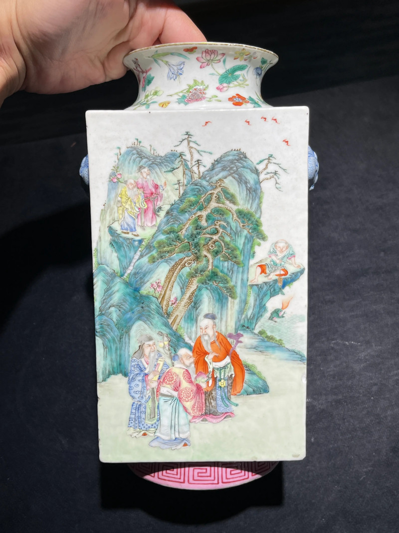 清嘉庆 粉彩群仙祝寿纹琮式瓶 - 图4