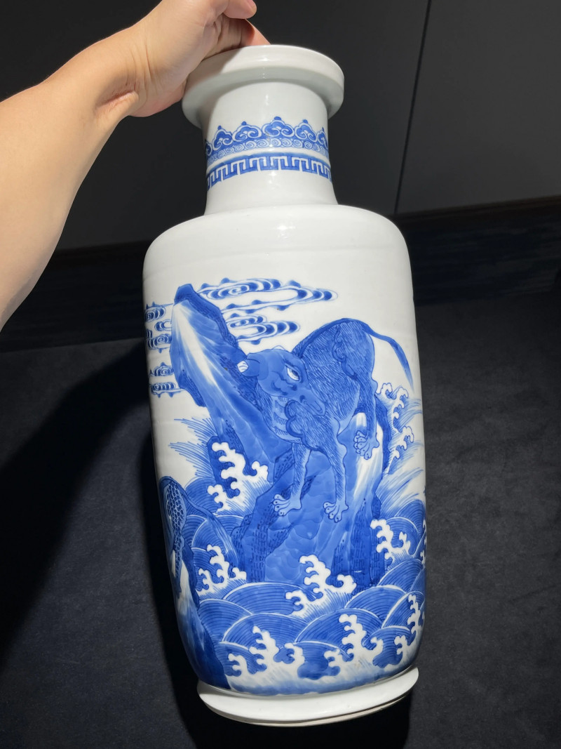 清康熙 青花海水瑞兽纹棒槌瓶 - 图2