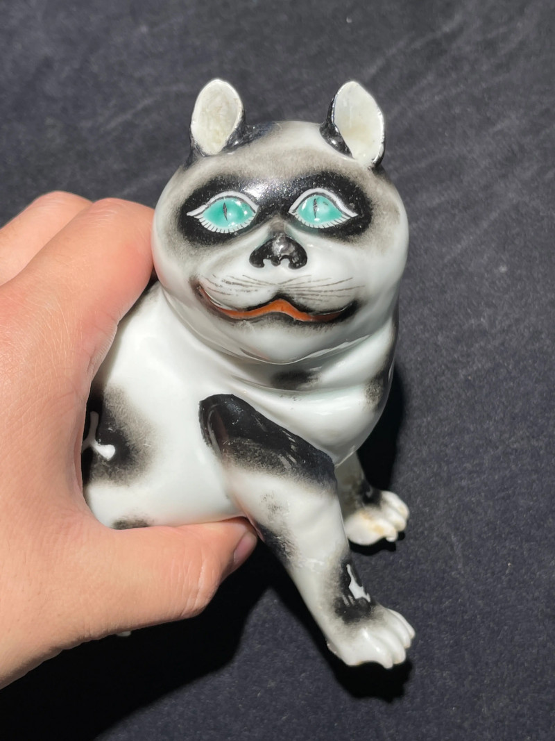 清乾隆 粉彩猫形瓷塑一对 - 图13
