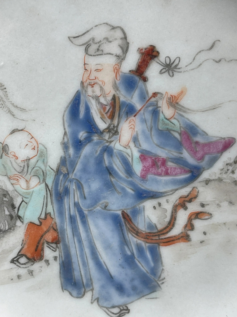 清乾隆 青釉粉彩神仙人物盘一对 - 图5