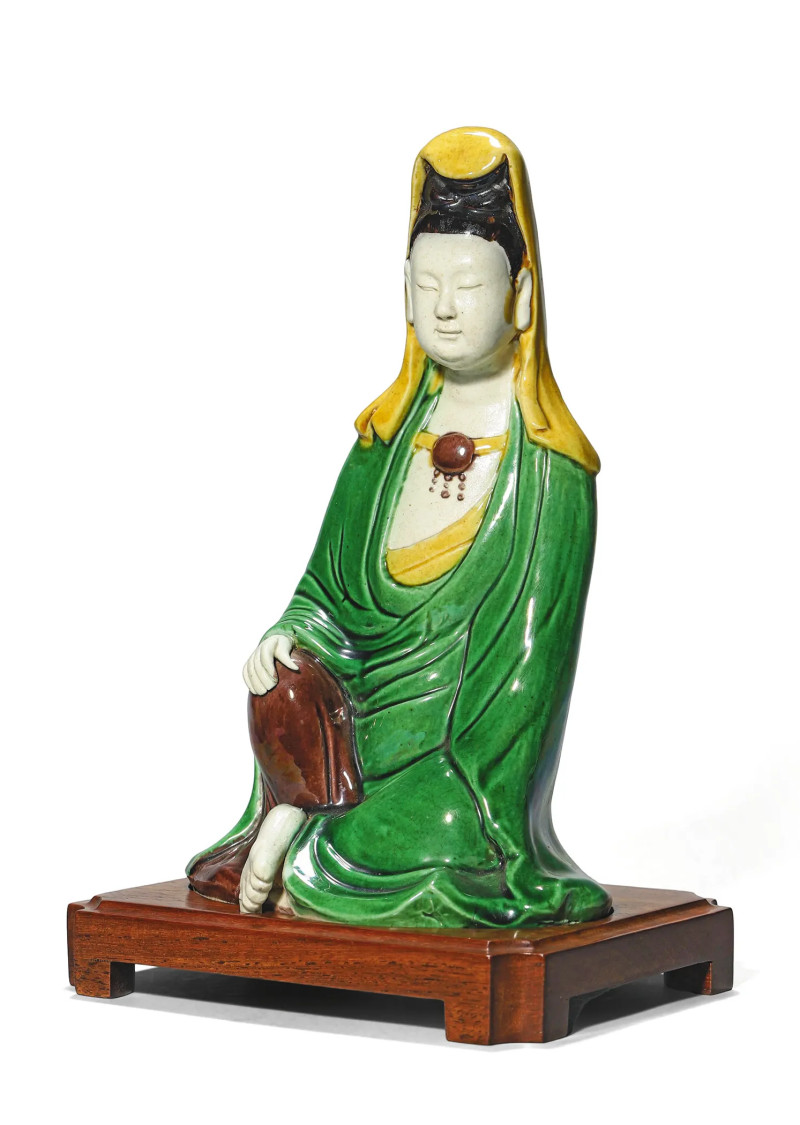 清康熙 素三彩观音坐像