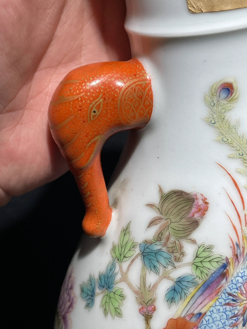 70年代 粉彩凤凰牡丹纹双耳蒜头瓶 - 图10