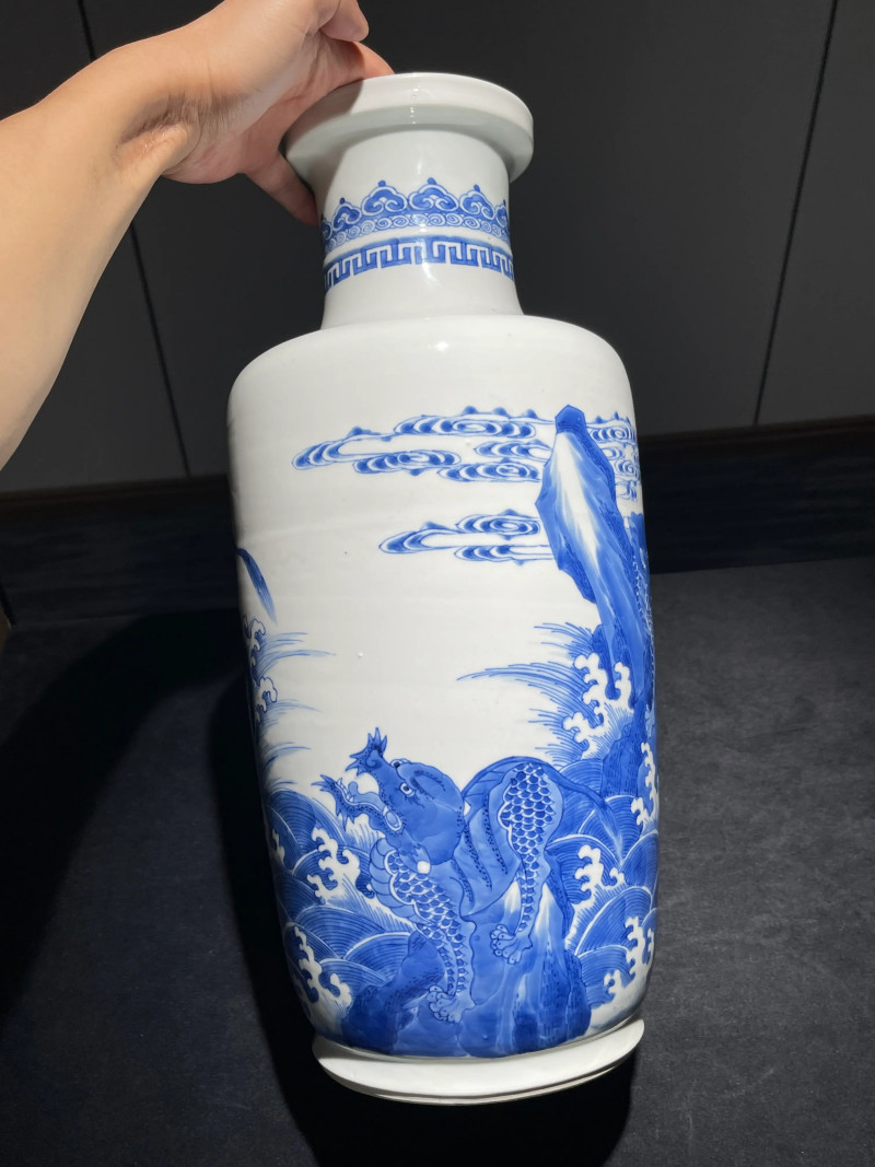清康熙 青花海水瑞兽纹棒槌瓶 - 图3