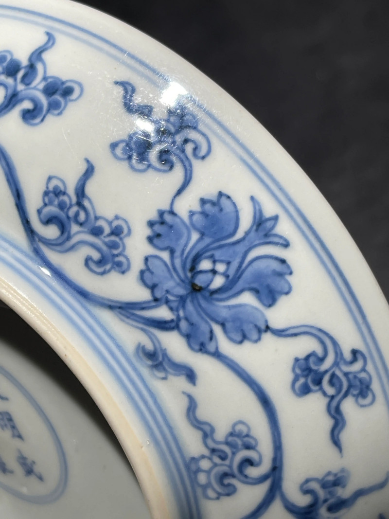 清雍正 仿成窑青花缠枝花卉纹盘 - 图6