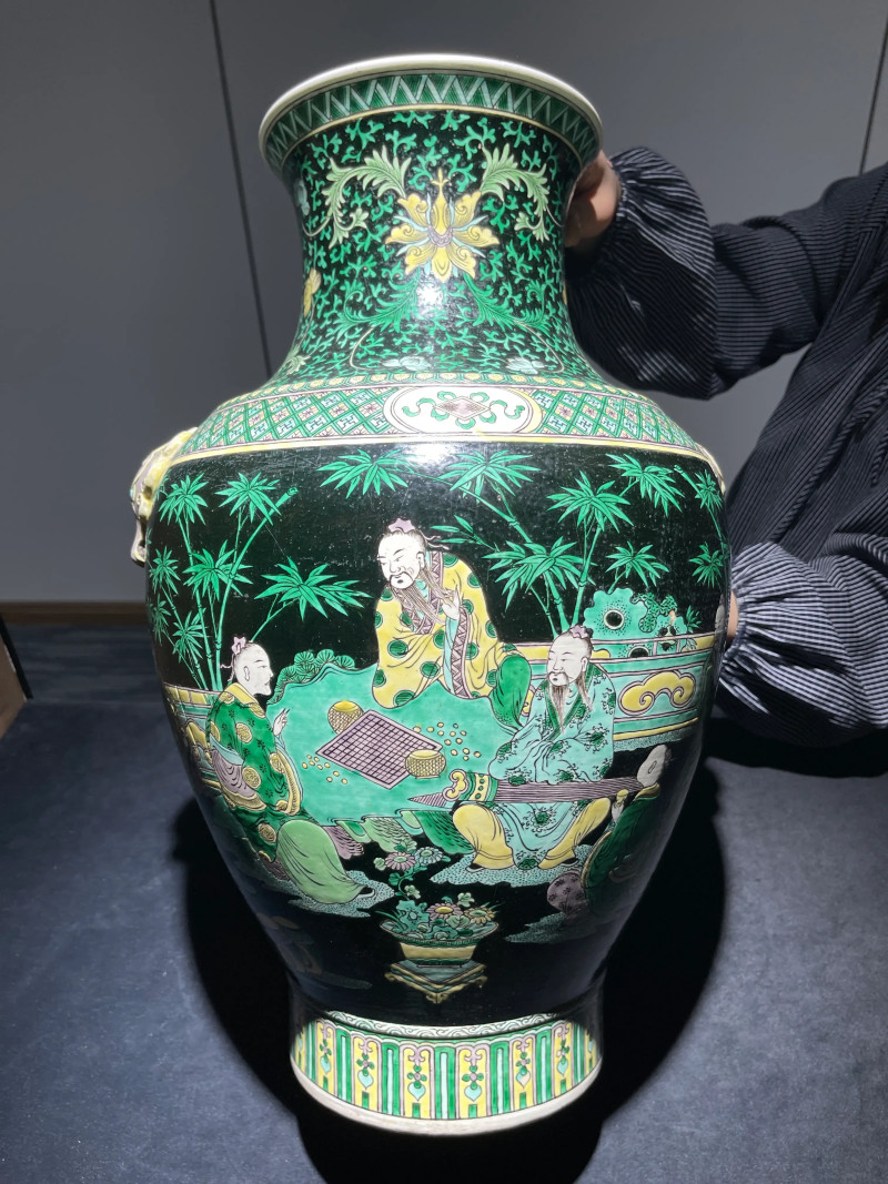 清晚期 墨地素三彩竹林七贤纹铺首尊 - 图2