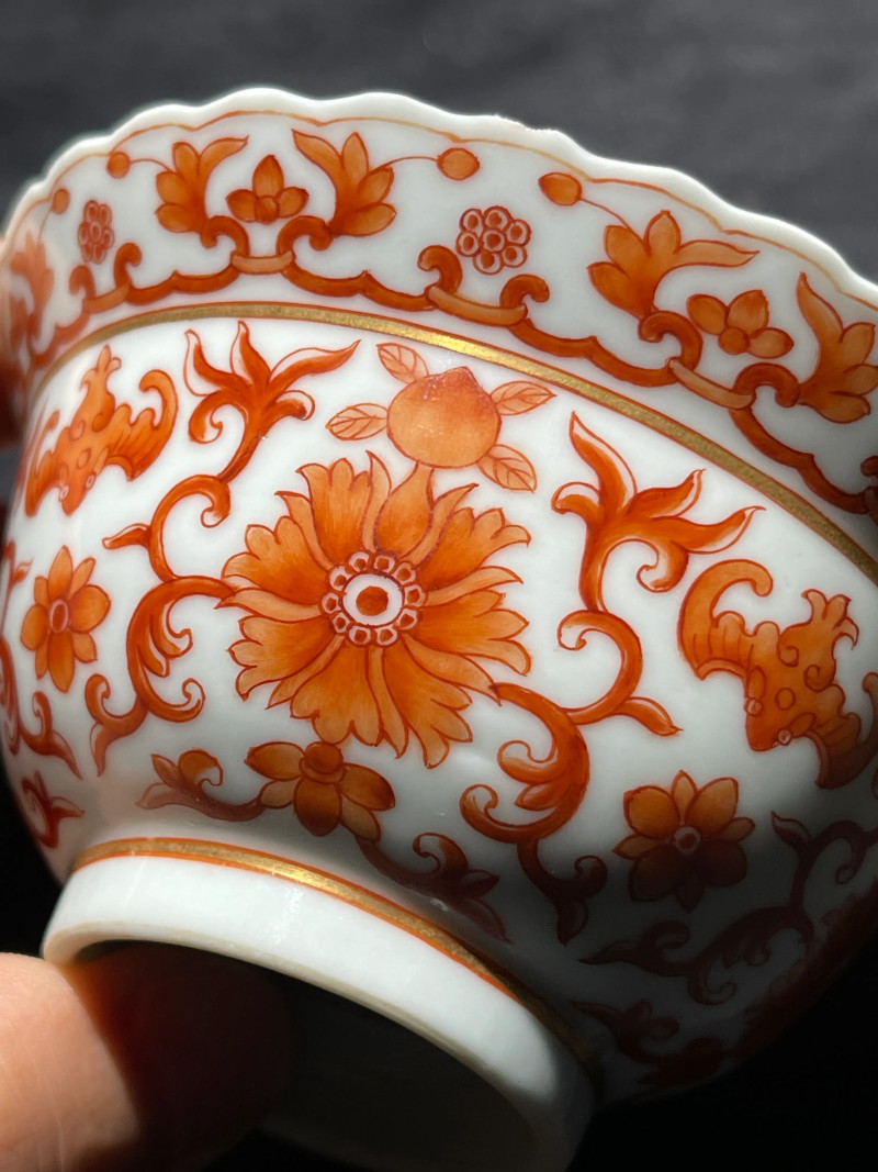 清道光 矾红缠枝莲纹花口茶园 - 图5