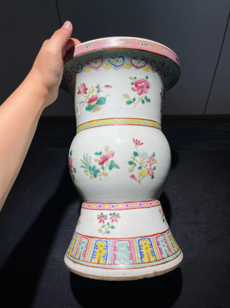 清晚期 粉彩花卉纹花觚一对 - 图14