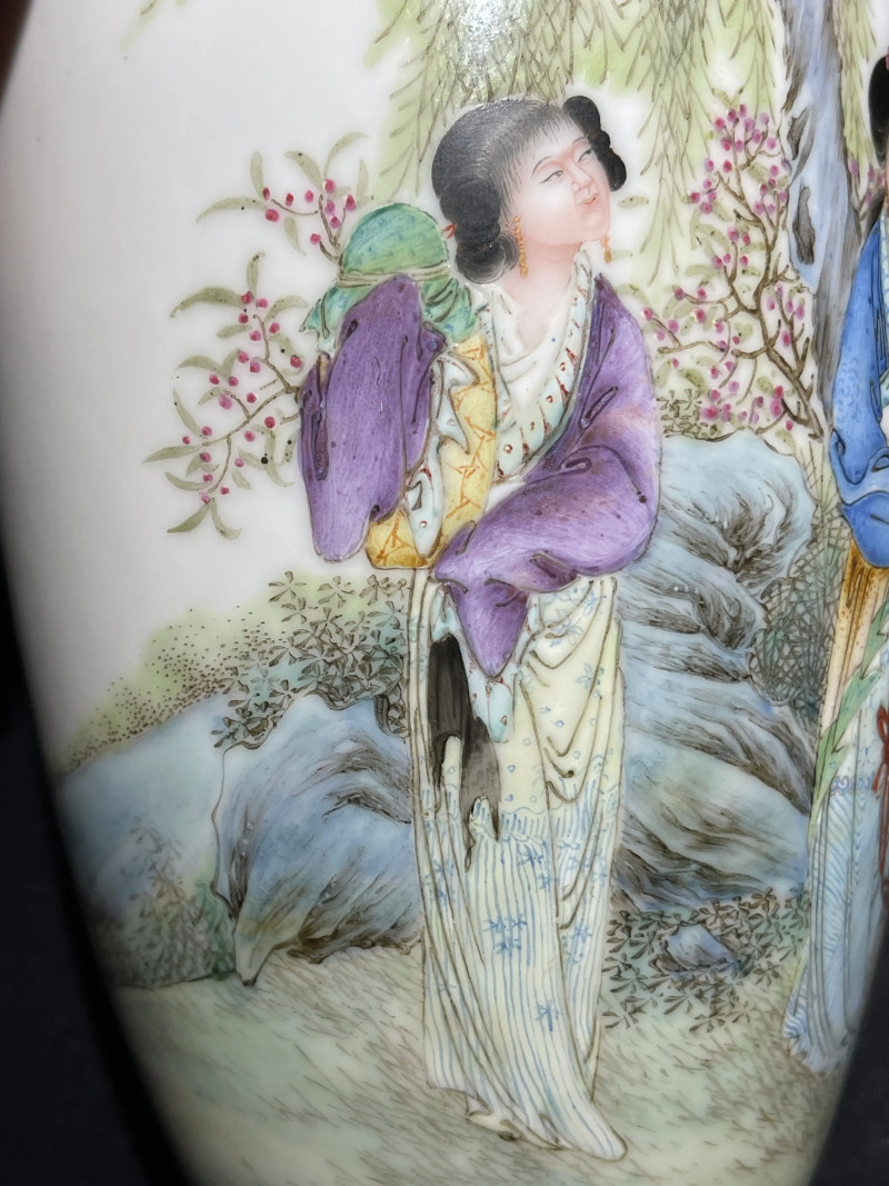 民国 “居仁堂”款粉彩仕女纹瓶 - 图6