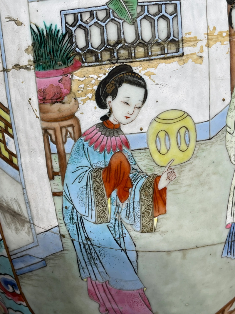 清乾隆 粉彩仕女纹大瓶一对 - 图8