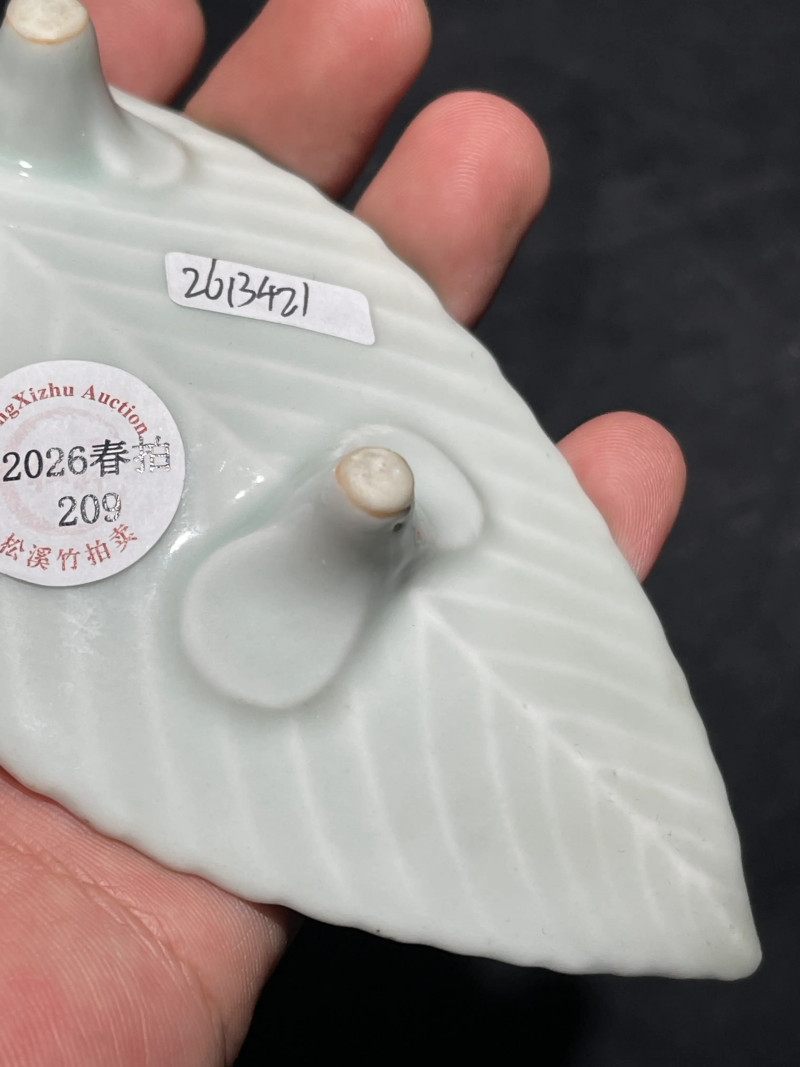 清 粉青釉树叶形笔舔 - 图7