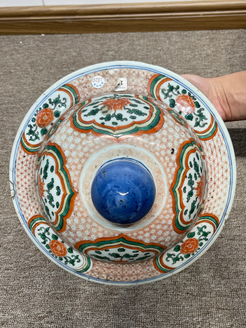 清晚期 五彩锦地开光瑞兽纹盖罐 - 图19