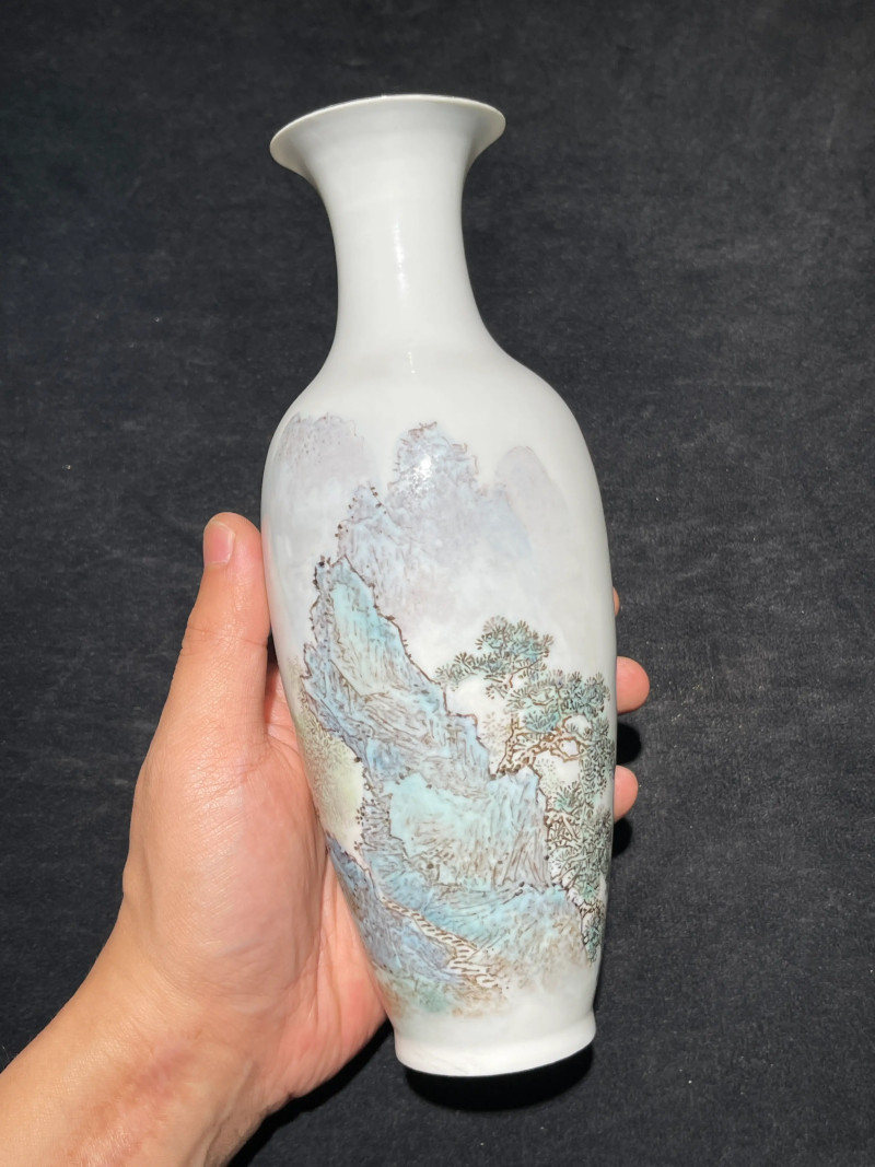 70年代 薄胎粉彩山水纹瓶一对 - 图12
