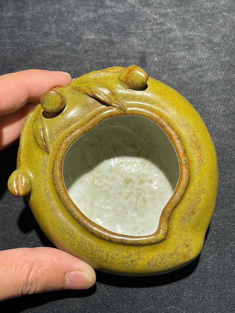 清中期 茶叶末釉桃形水盂 - 图6