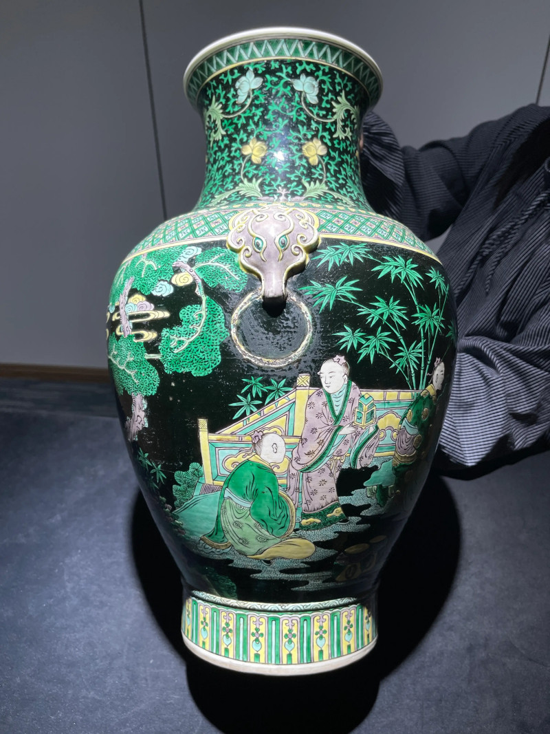 清晚期 墨地素三彩竹林七贤纹铺首尊 - 图4