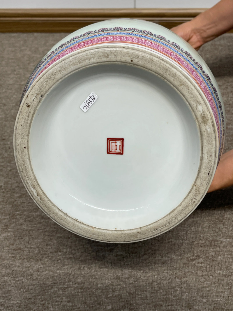 民国 熊晓峰画粉彩金陵十二钗纹大灯笼瓶 - 图13
