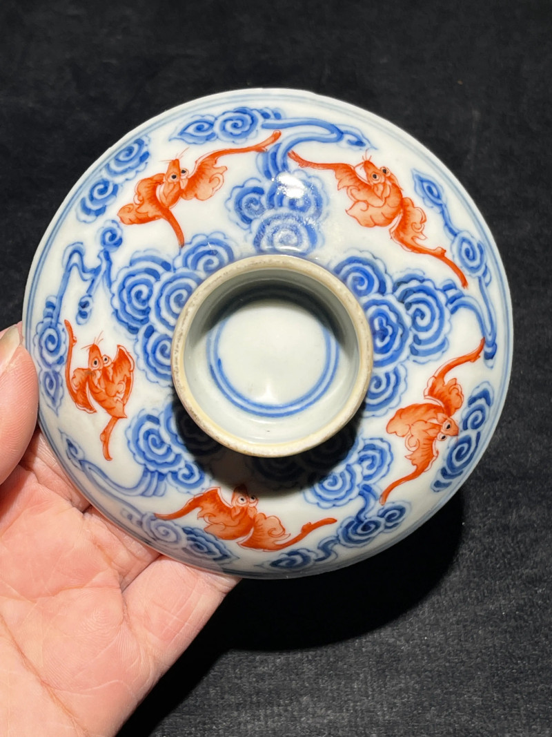 清晚期 青花矾红云蝠纹盖碗一对 - 图32